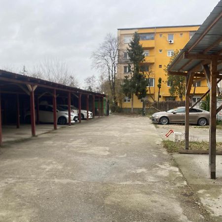 2Br Cosy Apart Satu Mare Exterior photo