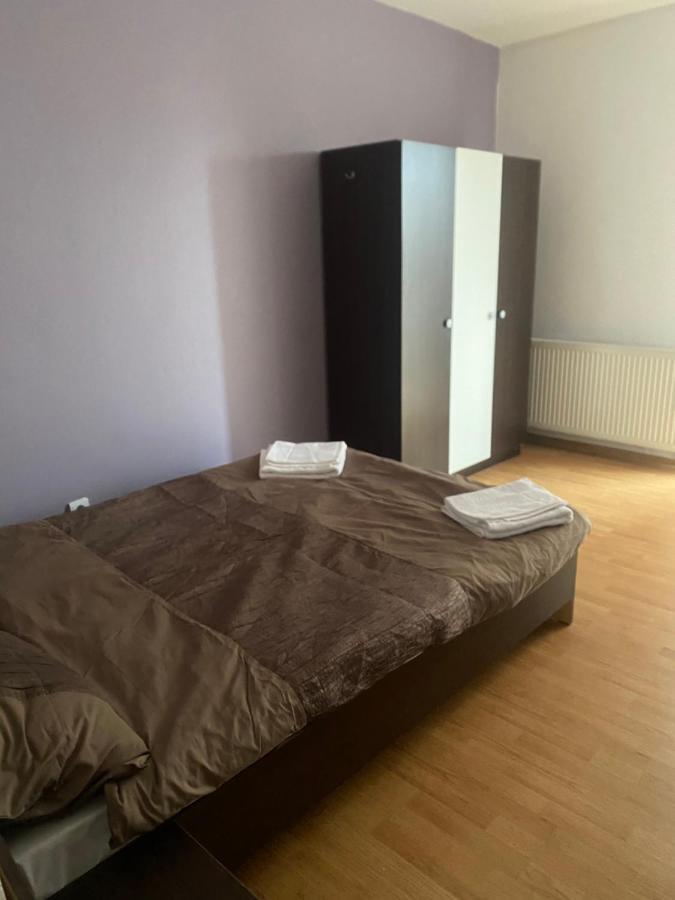 2Br Cosy Apart Satu Mare Exterior photo