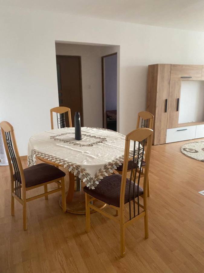 2Br Cosy Apart Satu Mare Exterior photo